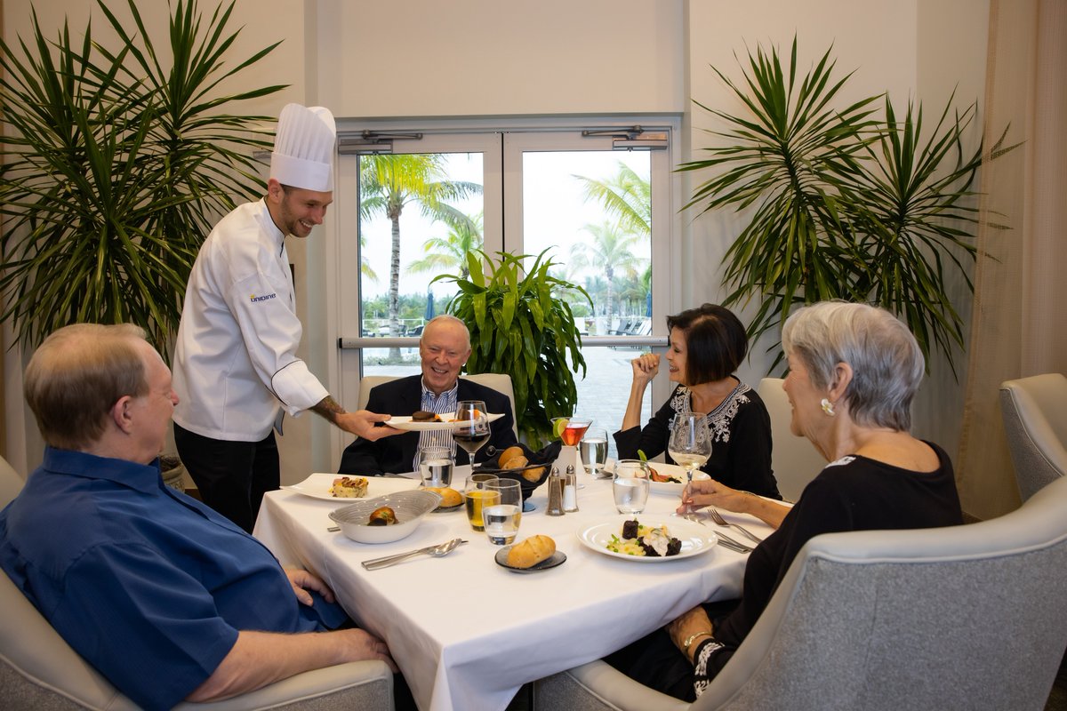 AmavidaLiving's tweet photo. Residents can enjoy a taste of luxury at any of our dining lounges. 🍴✨ Delight in delectable dishes complemented by impeccable service from our friendly waitstaff. Swipe through our photos for a glimpse at what's on the menu! https://t.co/mmeJLQuwhE