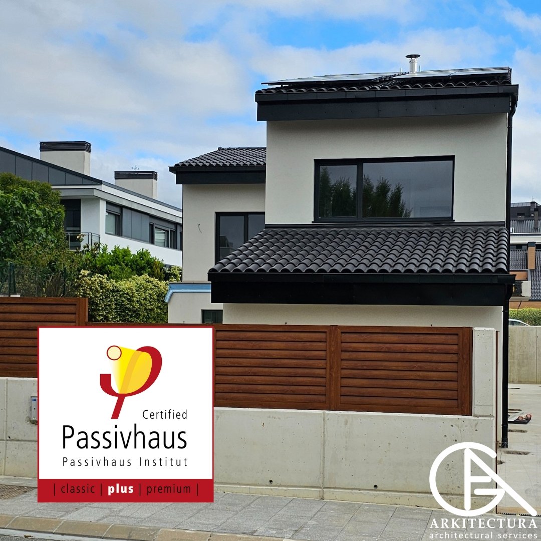 Casa Constantinopla
Mutilva Alta, Navarra.
Vivienda certificada Passivhaus Plus. 

Proyecto+PHD+DO
Alfonso Gaziano Arq. <a href="/GA_Arkitectura/">GA-Arkitectura</a>

GA-ARKITECTURA.COM
Arquitectura &amp; Passivhaus

#Passivhaus #vivienda #arquitectura #eficiencia #proyectos