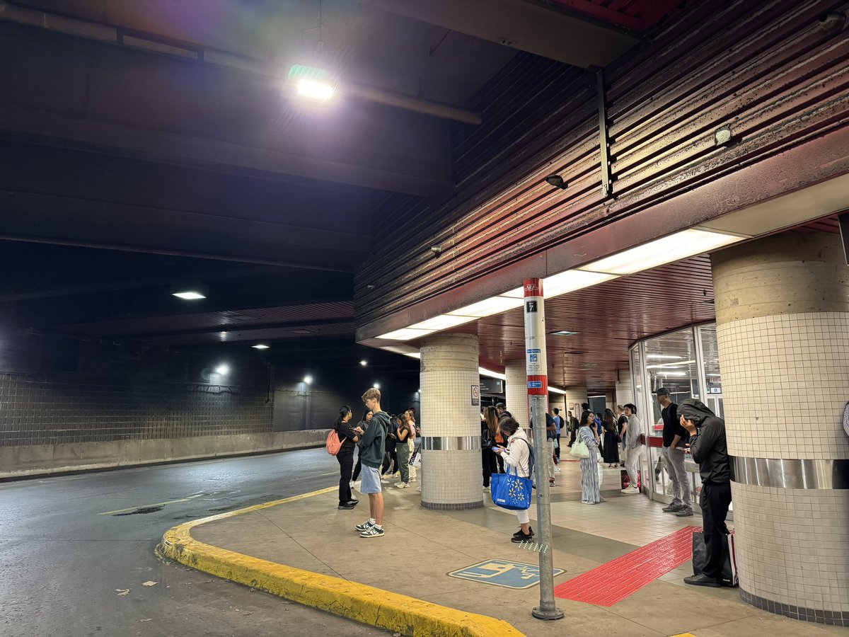 eddyionescu's tweet photo. @TTChelps @TTCnotices three consecutive missed trips, big crowd waiting for the 95. 6-min service turned into 20. No service alerts. Is anyone managing this route? https://t.co/gqyZb2nX3y