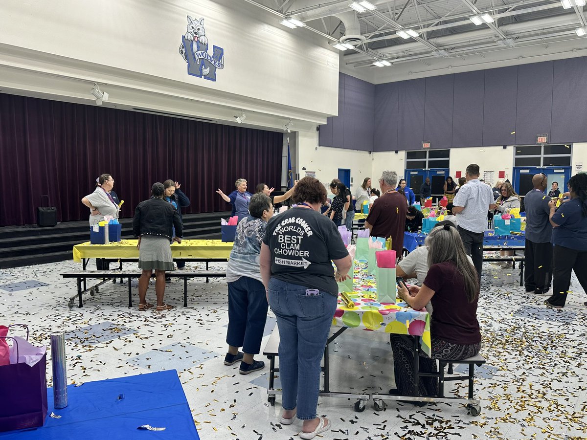 MrAJWhiteJr's tweet image. Celebration at Wilhelm ES. From ⭐️ to ⭐️⭐️! So proud of the team! ⭐️⭐️⭐️ is next.