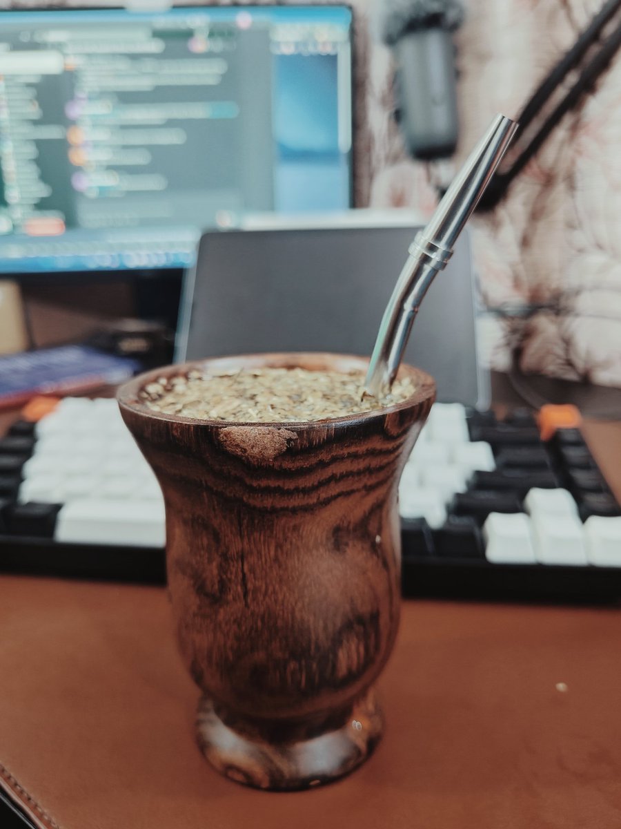 Prioritizing Health in the Workplace 🧘‍♂️🍹

Staying energized and focused is essential for productivity and overall well-being. Incorporating healthy habits, like enjoying Yerba Mate 🍵🍃 during the workday, helps me maintain balance and perform at my best. 💪✨ 
#WorkLifeBalance