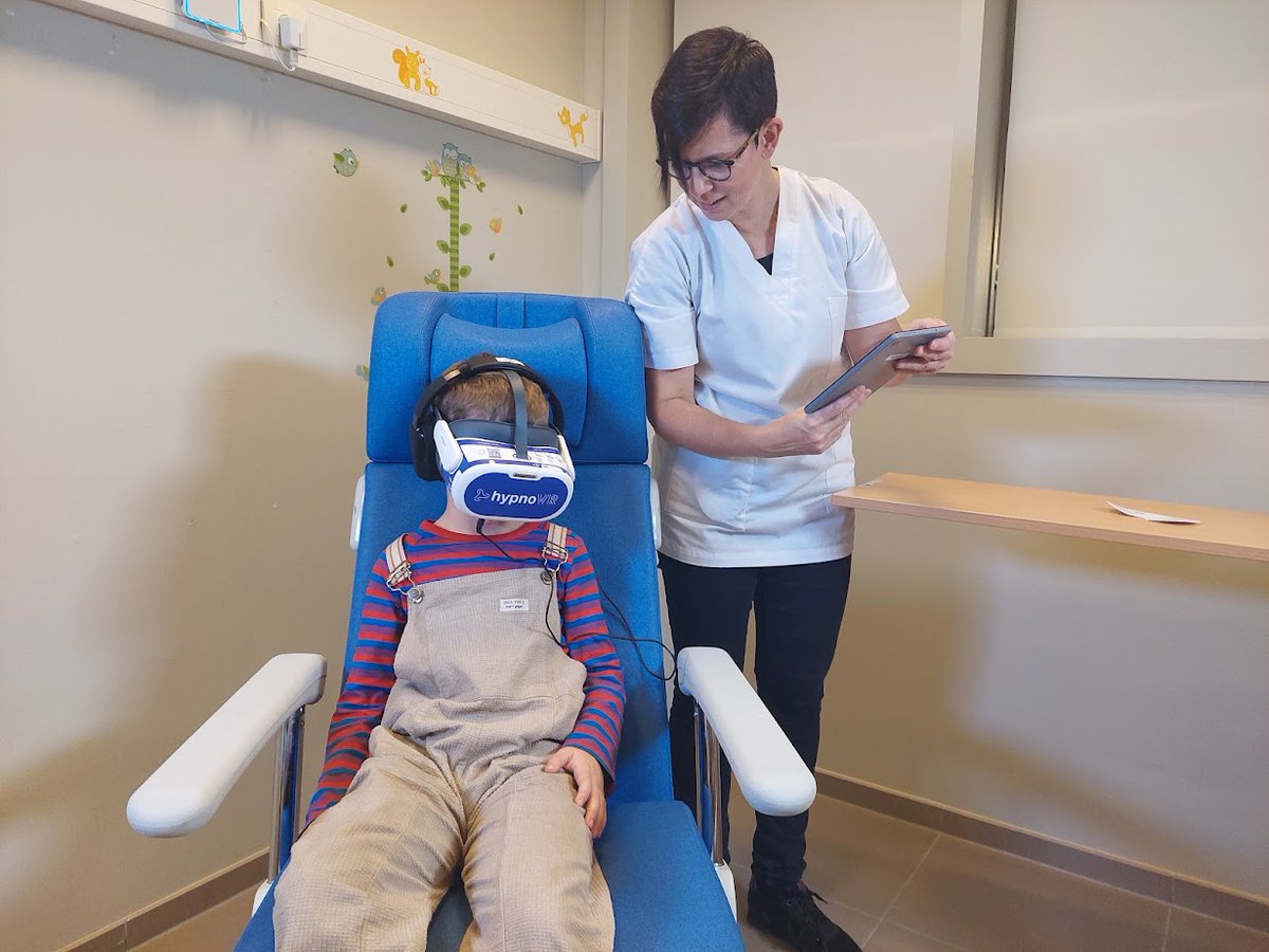 Studenten als pioniers van nieuwe technologie in de zorg, het uitgangspunt van het VRNurse4Kids project waar studenten kennis maakten met VR in de zorg. Benieuwd naar de resultaten? Kom dan langs op 26/9 tijdens het <a href="/VOKA_HC/">Voka Health Community</a> congres! <a href="/BlikopenerVL/">Blikopener.Vlaanderen</a> <a href="/VLHORA_nieuws/">Vlaamse Hogescholenraad</a> <a href="/OnderzoekOdisee/">OnderzoekOdisee</a>
