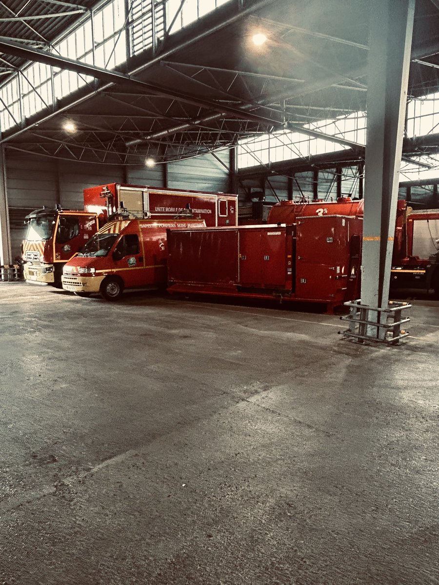 Ces jeunes collégiens deviennent cadet de la sécurité civile. Ils vont vivre un temps d’immersion au centre d’incendie et de secours d’#Elbeuf. C’est un bel engagement au service des autres. <a href="/RobertDugard2/">Robert Dugard</a> <a href="/gaelgombs/">Gaël Gombs</a>