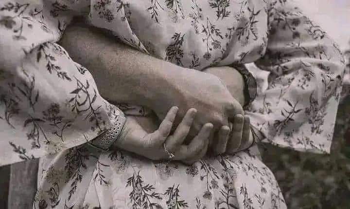 محبت کی سب سے بڑی راحت وہ لمحہ ہے جب صبر آزما انتظار کے بعد محبوب کو گلے لگایا جائے۔