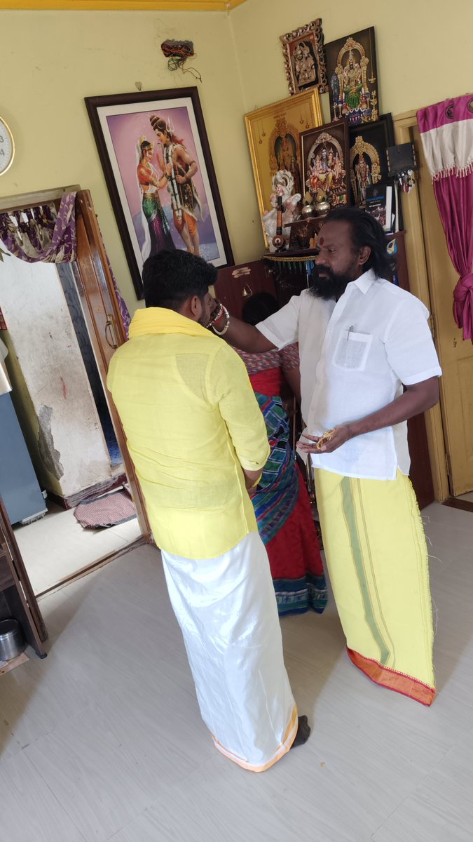 gurumanikks's tweet photo. எம் வாழ்வுதனை வரமாய்த் தந்த வாழும் தெய்வங்களிடம் வாழ்த்து பெற்றேன். https://t.co/vbKpkGdioV