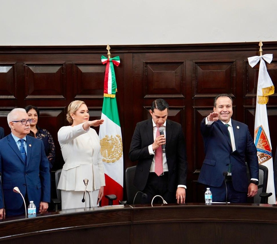 BlancaColosio's tweet photo. Hoy 16 de septiembre de 2024 protesté como Síndica del H. Ayuntamiento de Hermosillo que encabeza @tonoastiazaran,  comprometiéndome con ustedes, con emoción y convencimiento, a desempeñar el cargo poniendo todo mi empeño
(1/2) https://t.co/g0ogq4WEZk