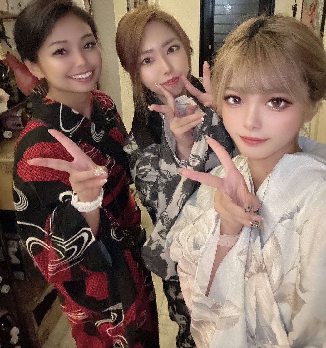 pi_tan_pan's tweet photo. 秋ネイル🍁も可愛いし浴衣も着れたし周年も楽しかったし幸せですね🐱💞月末から韓国も旅行行くし毎日楽しいね、
昨日のおやすみはひとりドライブで水戸と勝田に友達に会いに行ってきたし毎日ひとりでも幸せ～♡♡笑 https://t.co/vHD6Ri5aTh