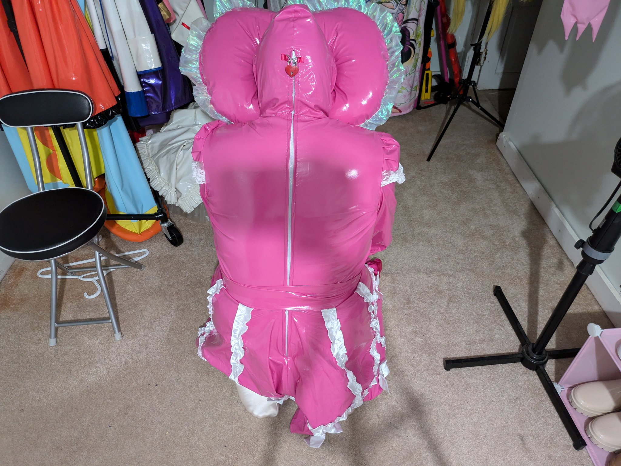 3 pic. PVC Sissy bonnet dress! it looks so silly haha, but it's very comfy, I love how snug the hood is, and it makes a really good pillow~ *Happy Blushy* https://t.co/F61AKmIg4w