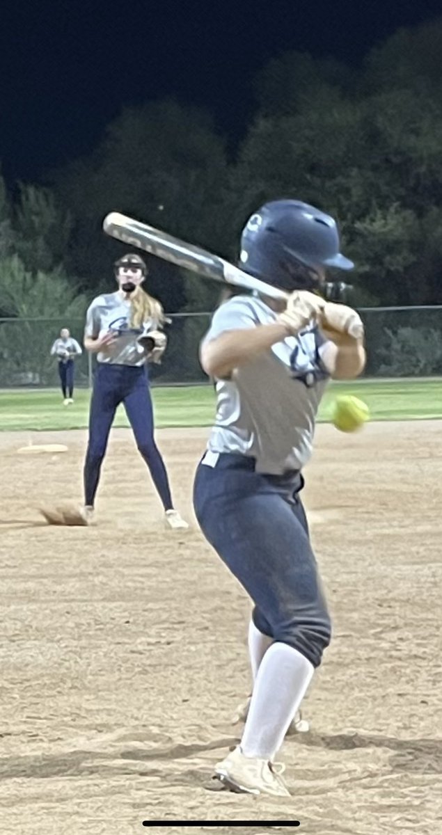 azcatsluna's tweet photo. Marley attacking the zone and the girls accepted the challenge. #greatpractice #azcats #icaniwill @SBRRetweets @PL_sbrecruiting @recruitmeSB @GoMVBSoftball @SoftballRecruit @SoftballDown @EastonFastpitch @D1Softball https://t.co/hcJE8e2rvs