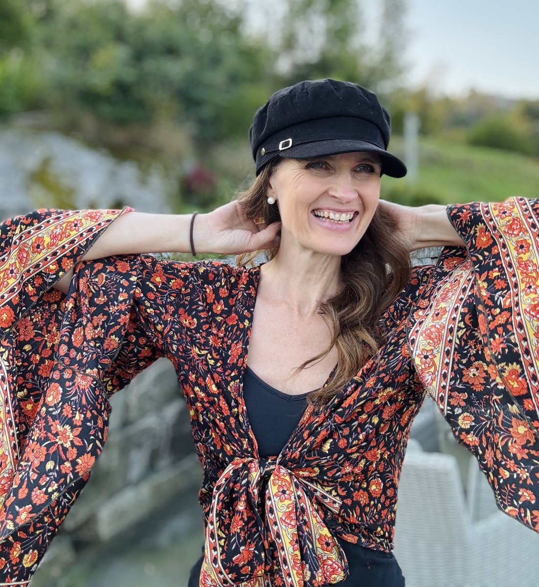 AuntieG (@auntiegmusic) on Twitter photo I’ve got an important reminder for you:
Be kind to yourself. 💕 Show yourself the same love and respect you give to others. Don’t be too hard on yourself! Give yourself a break.
🎶 My new single with <a href="/KinellMarkus/">Markus Kinell</a>, inspired by this message, is out! 👇
open.spotify.com/track/7I4VCRuk… I’ve got an important reminder for you:
Be kind to yourself. 💕 Show yourself the same love and respect you give to others. Don’t be too hard on yourself! Give yourself a break.
🎶 My new single with <a href="/KinellMarkus/">Markus Kinell</a>, inspired by this message, is out! 👇
open.spotify.com/track/7I4VCRuk…