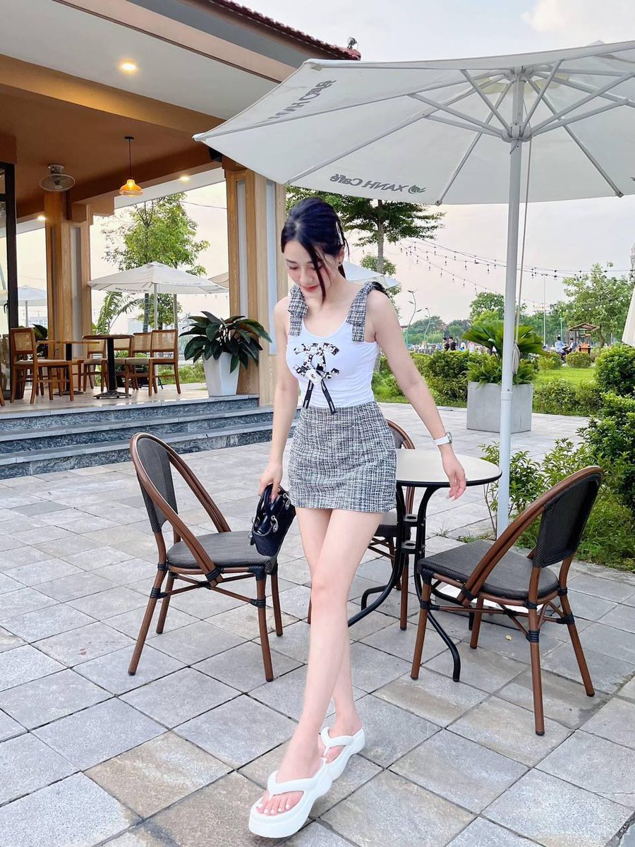 trangpham2000's tweet photo. Thực ra thì ngàn vạn câu yêu cũng không bằng câu đã chuyển khoản thành công 😅 https://t.co/PBaLd5FzTK