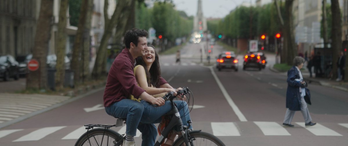 Başrollerini Derya Pınar Ak ve Ahmet Haktan Zavlak’ın rol aldığı, Beyza Alkoç’un #SıfırKilometre adlı kitabının sinema uyarlamasının çekimlerinde eğlenceli anlar yaşandı. 

Ak ve Zavlak’ın yanı sıra Can Kızıltuğ’un da yer aldığı filmde, çekim aralarında yaşanan eğlenceli