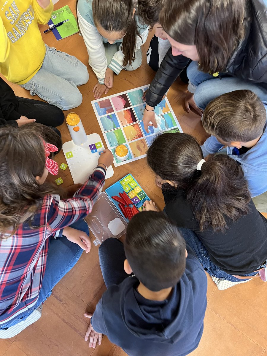 AlexisGaultier0's tweet image. Séance de découverte des robots #matatalab avec 6 classes du CP au CM2 à l’école de #laboisse. Une belle manière de faire vivre les kits de #robotique déployés par @education_gouv