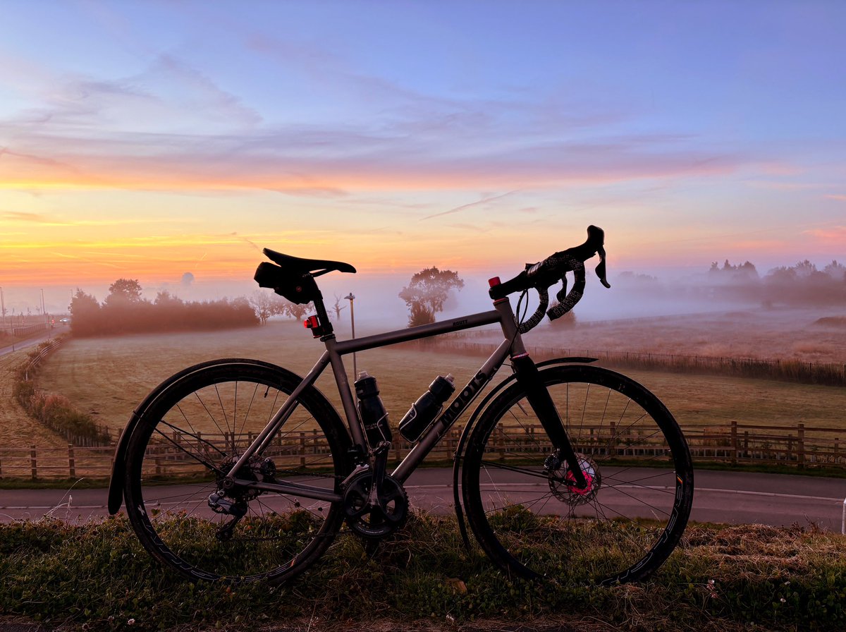 Foxpics1's tweet photo. Magical, misty commute for @CycleNorthUK https://t.co/laW3RTi8FM