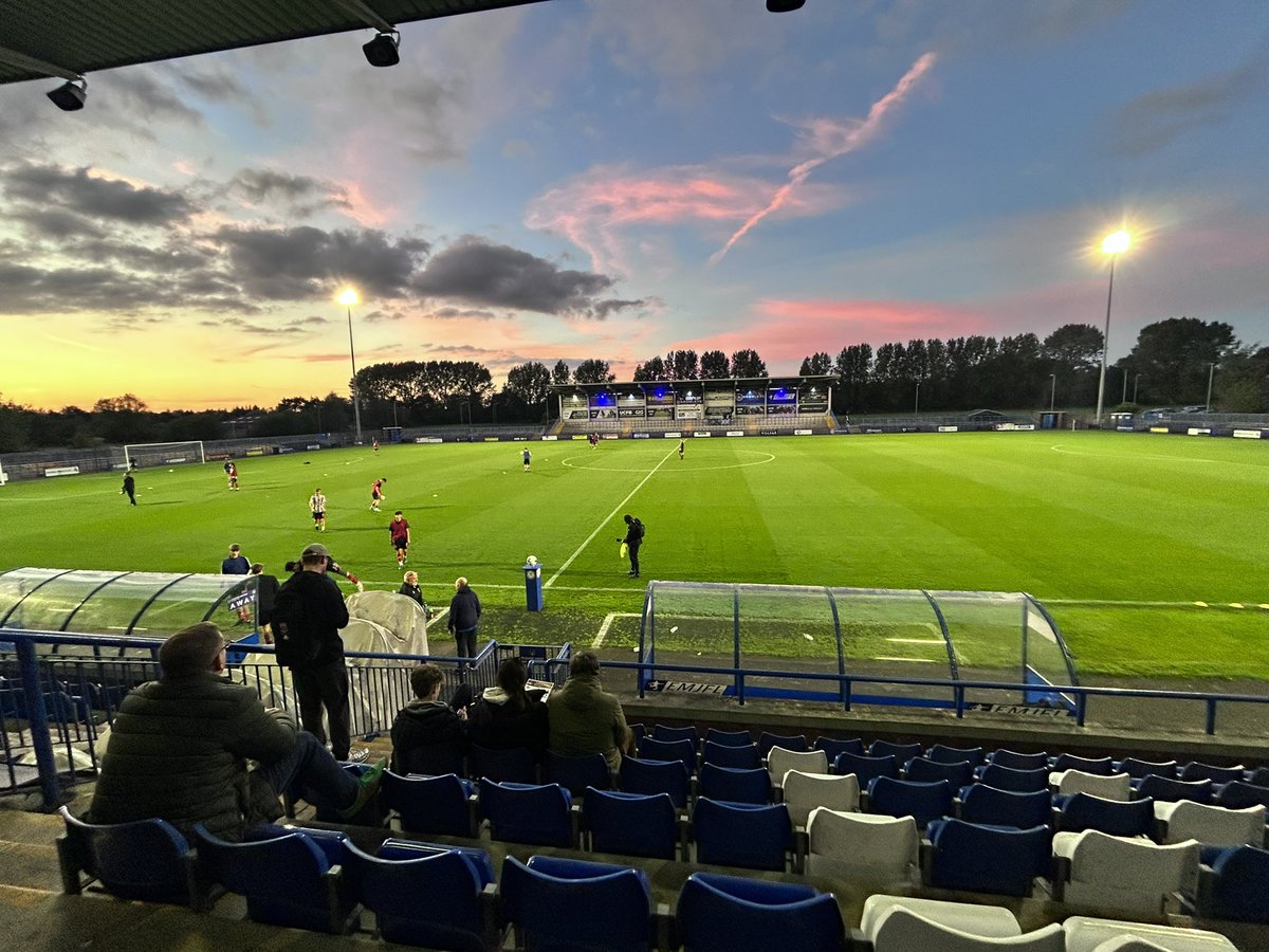An incredible sunset over Manchester last night,which made the prefect setting for the start of an excellent FA Youth Cup match ⚽️ 🏆