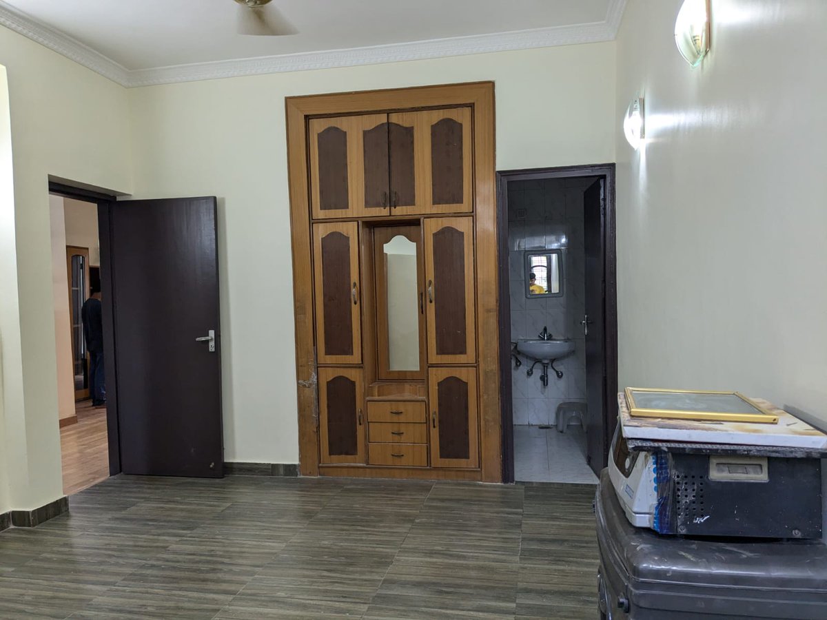 oxford_realtors's tweet image. 🌟Available for Sale: Independent Old Liveable House 🌟

🏠 Plot Area: 300 Square Yards
📍 Location: E Block, DLF Phase 1, Next to Arjun Marg
🌟 Prime Location
💰 Asking Price: ₹11.75 Cr

For more details, call us at 📞 9910879948.

#OxfordRealtors #DLFPhase1 #Gurgaon #House
