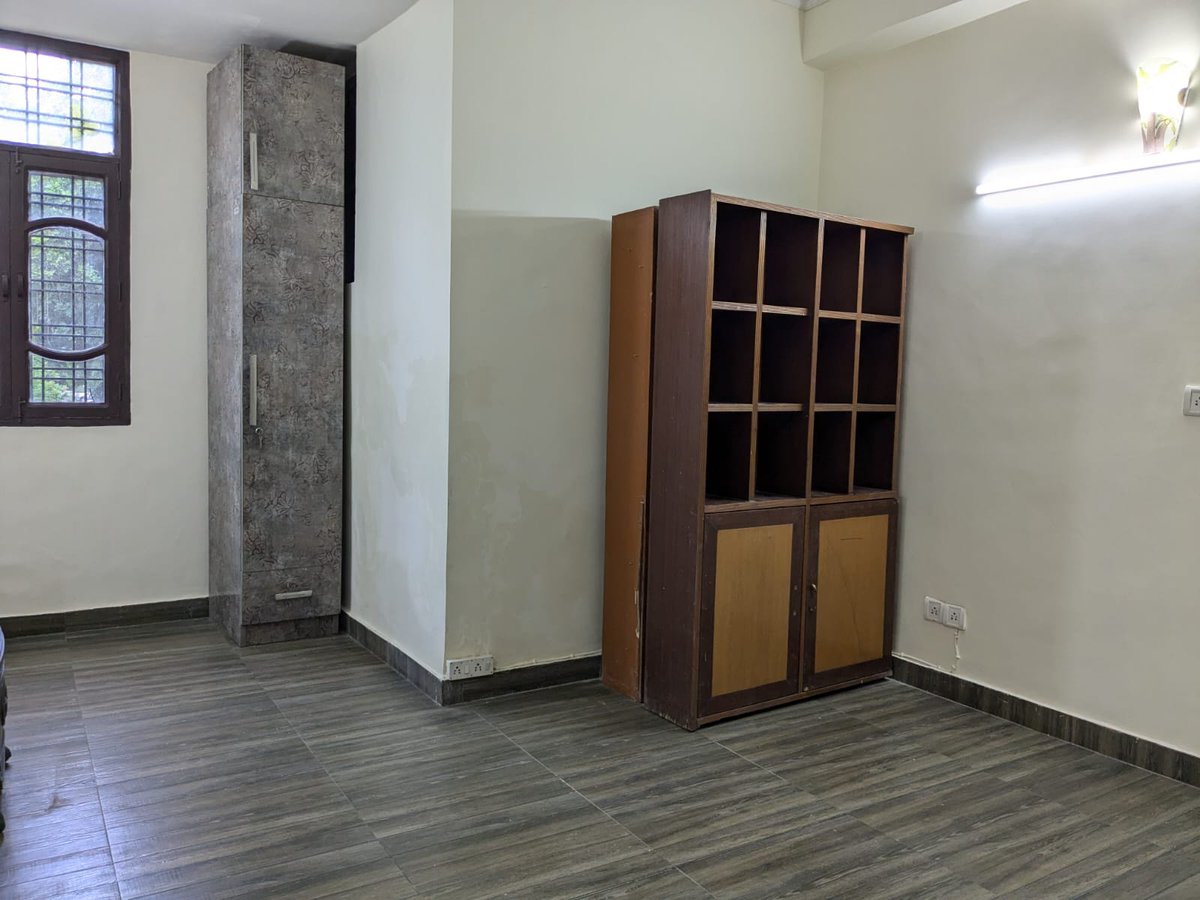 oxford_realtors's tweet image. 🌟Available for Sale: Independent Old Liveable House 🌟

🏠 Plot Area: 300 Square Yards
📍 Location: E Block, DLF Phase 1, Next to Arjun Marg
🌟 Prime Location
💰 Asking Price: ₹11.75 Cr

For more details, call us at 📞 9910879948.

#OxfordRealtors #DLFPhase1 #Gurgaon #House