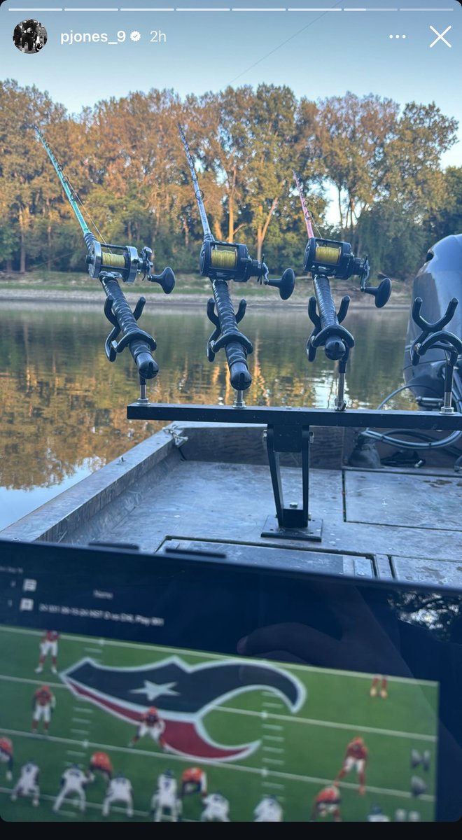 DAWG: #Vikings pass rusher Patrick Jones is watching film while he is out fishing. 

5+ SACKS THIS SUNDAY 🔒

This is how you do it! 

(h/t <a href="/vikingzfanpage/">VikingzFanPage</a>)