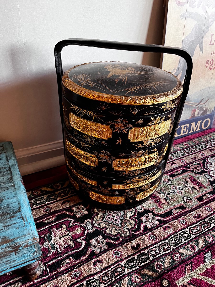Met a family that was so kind to me when I was a grad student and hoped to whittle my debt a bit by hosting them but they went and brought me this; a Meiji era wedding party bento box.