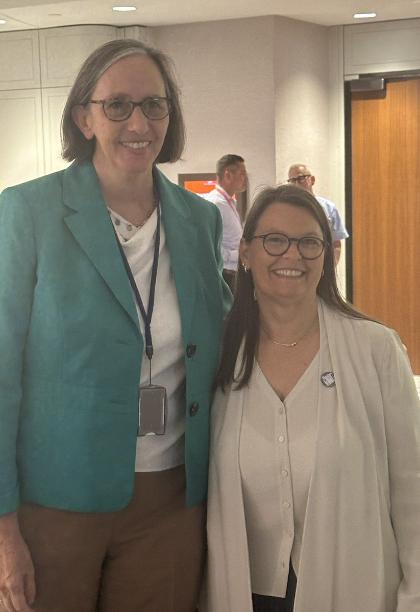 LLacasseACSCAN's tweet image. My sincere thanks to #CancerResearch champions @NCIDirector Dr. Kimryn Rathmell & @AmericanCancer's @billdahutmd who emphasized the criticality of increases to research funding @NIH & @theNCI making continued treatment & prevention advancements possible. @ACSCAN's #CancerLobbyDay