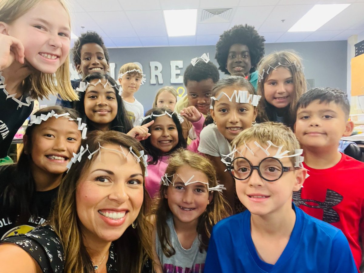 Growth Mindset Challenge: Can you put your head through 1 index card? We took on the challenge, we couldn’t do it YET, but we kept on trying! Success is SWEET @nisdcole @nisdgtaa TY <a href="/crystalmwilder/">Crystal Wilder</a> for the fun idea! 💜💛 #WhyGT #TheColeWay