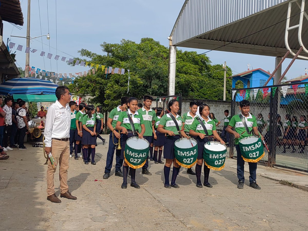 cecytegro's tweet photo. Fomentando el valor cívico y rindiendo homenaje a la patria, el Centro EMSaD 027 Cumbres de Barranca Honda, participó con la comunidad estudiantil en los desfiles y actividades correspondientes al 214° Aniversario de la Independencia de México. 🇲🇽
#cecytegro
#emsadgro https://t.co/geF6JUYhLF