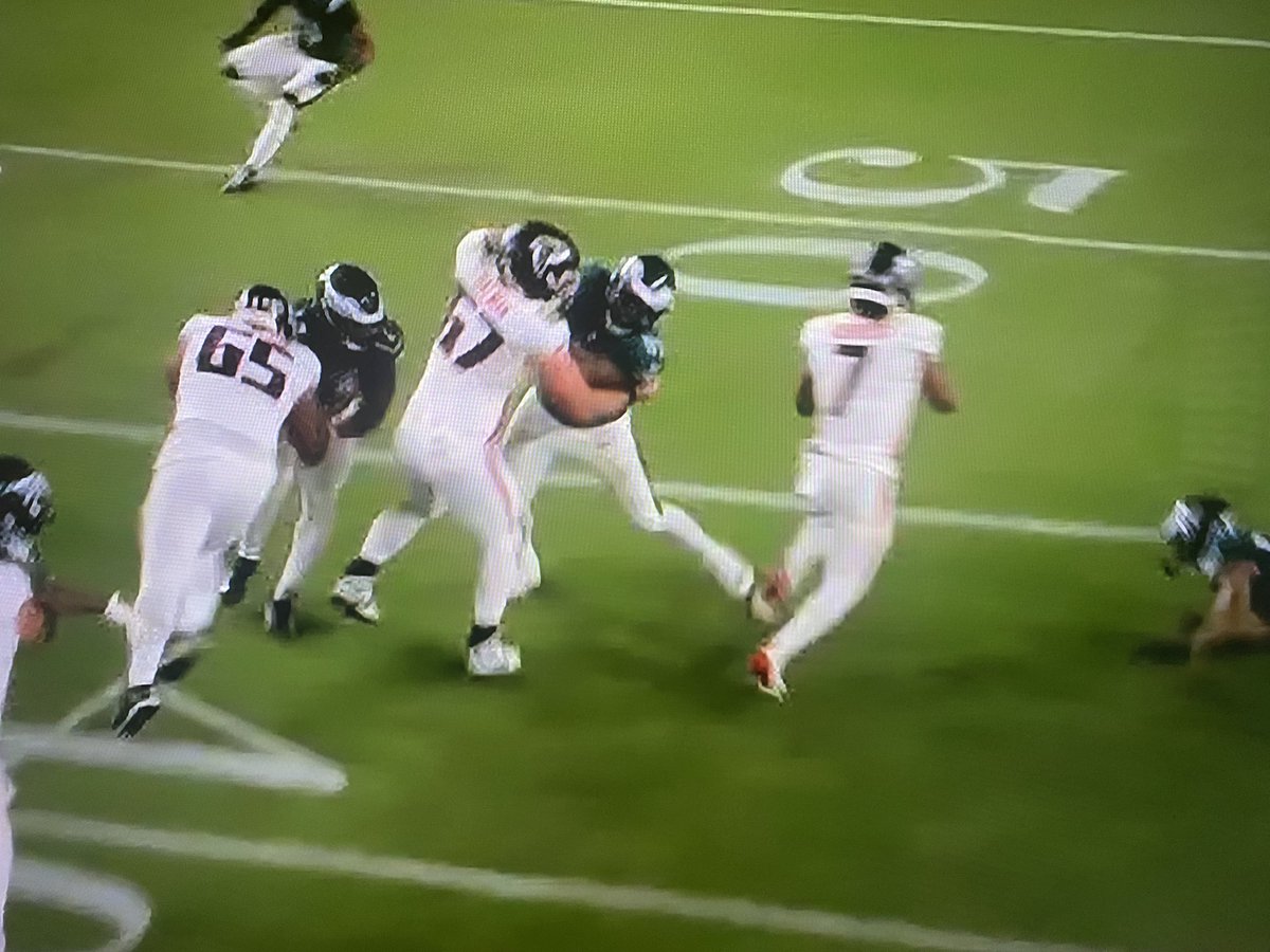 rlac17's tweet image. Why “pick up the flag?” The holding was clear!  #ATLvsPHI