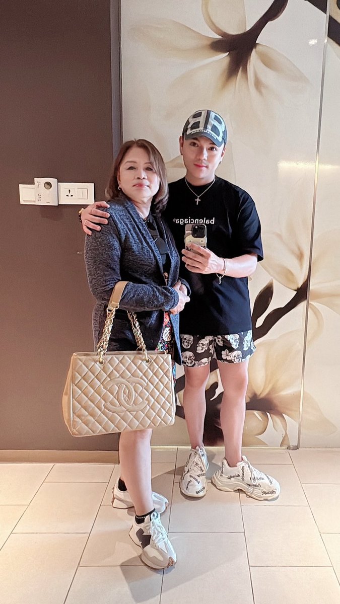 WBenzon's tweet photo. I love you Mama!! #mamasboy #motherandson #vacation #september2024 #merlion #sunflower #mbs #marinabaysands #crowneplaza #pokemon #chanel #louisvuitton #mk ##gucci #mymom #iloveyou #bestmonintheworld https://t.co/TAfM9J82Sf