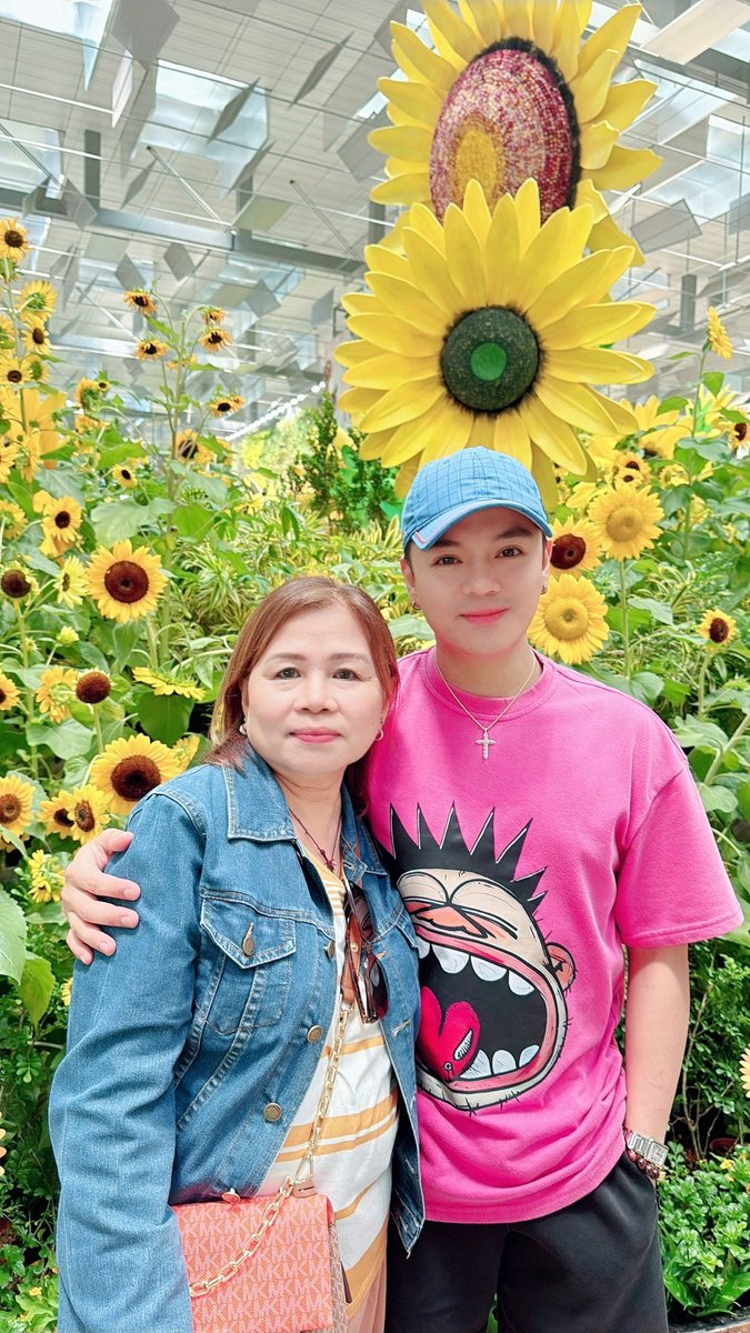 WBenzon's tweet photo. I love you Mama!! #mamasboy #motherandson #vacation #september2024 #merlion #sunflower #mbs #marinabaysands #crowneplaza #pokemon #chanel #louisvuitton #mk ##gucci #mymom #iloveyou #bestmonintheworld https://t.co/TAfM9J82Sf