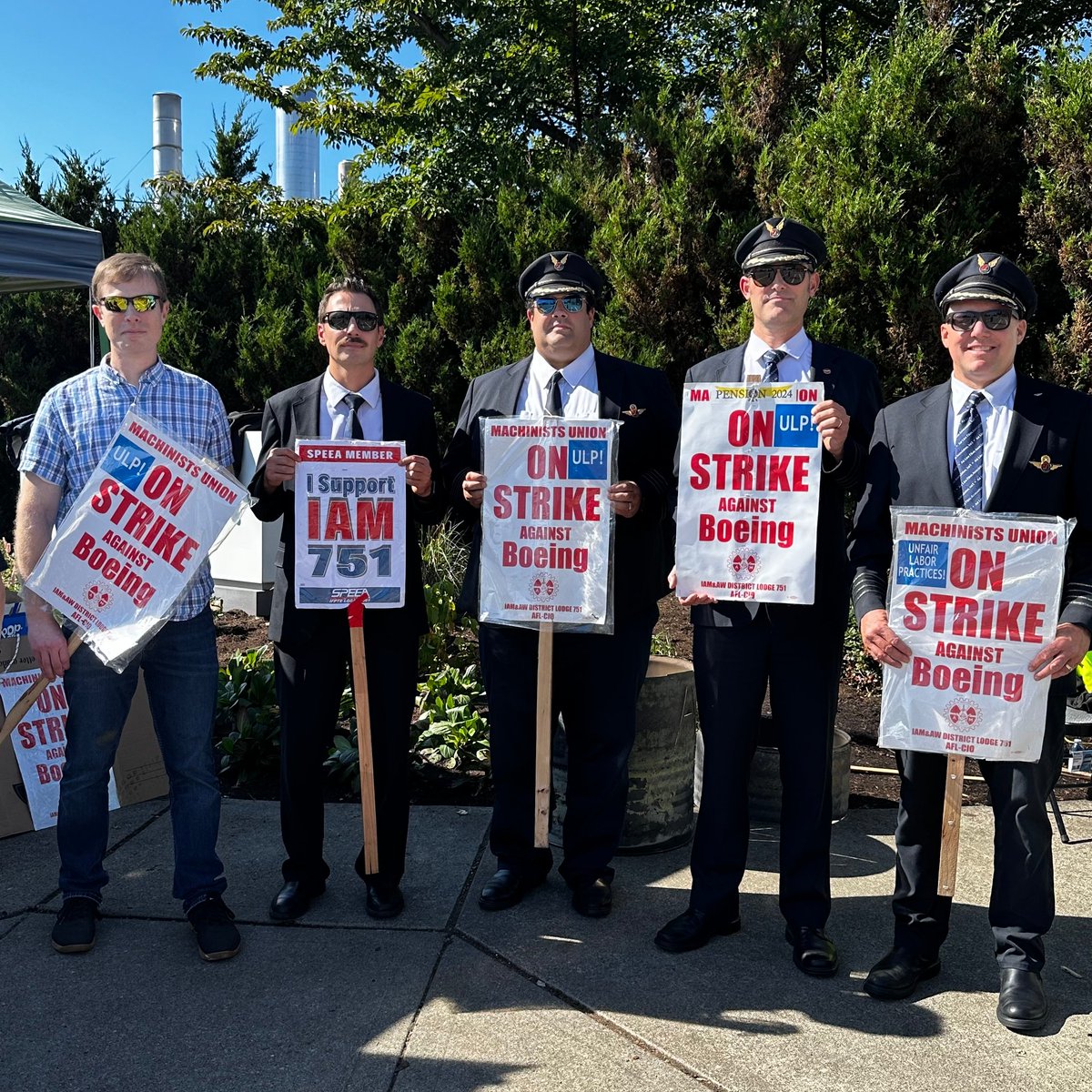 Alaska Airlines Pilots (@alaskapilots) on Twitter photo Alaska pilots are supporting 33,000 <a href="/IAM751/">IAM Union District 751</a> union members who are standing up for all working families. Today, we proudly stood shoulder to shoulder with striking Boeing <a href="/MachinistsUnion/">Machinists Union / IAM Union</a> outside the Renton, WA, Boeing facility as they fight to achieve their contract goals. Alaska pilots are supporting 33,000 <a href="/IAM751/">IAM Union District 751</a> union members who are standing up for all working families. Today, we proudly stood shoulder to shoulder with striking Boeing <a href="/MachinistsUnion/">Machinists Union / IAM Union</a> outside the Renton, WA, Boeing facility as they fight to achieve their contract goals.
