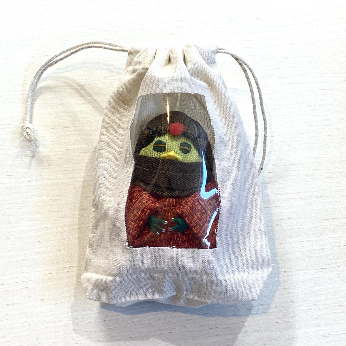 ssmlv's tweet photo. 一応完成した！キャラバンぬいぐるみ！自立すると思ったのにしなくてカラーボックスの隅に立たされるキャラバンとACT3(持ち運び巾着)のすがた。ぬい撮りはまた後日 #7thjojo https://t.co/7er8PpX0Uj