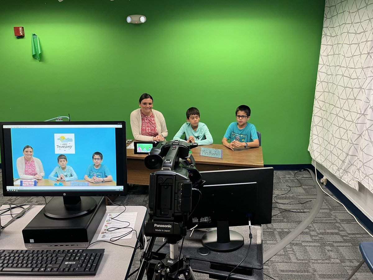 TommieBarfield's tweet photo. Student Lighthouse was LIVE on the WTBE News inviting our New Students to a student hosted breakfast. These leaders spoke from the heart (no script) and translated their message to include everyone. ❤️ @TheLeaderinMe #StudentLighthouse @Skudnig @Parkersteph24 @Dolangtbe https://t.co/jZUk0oDkoT