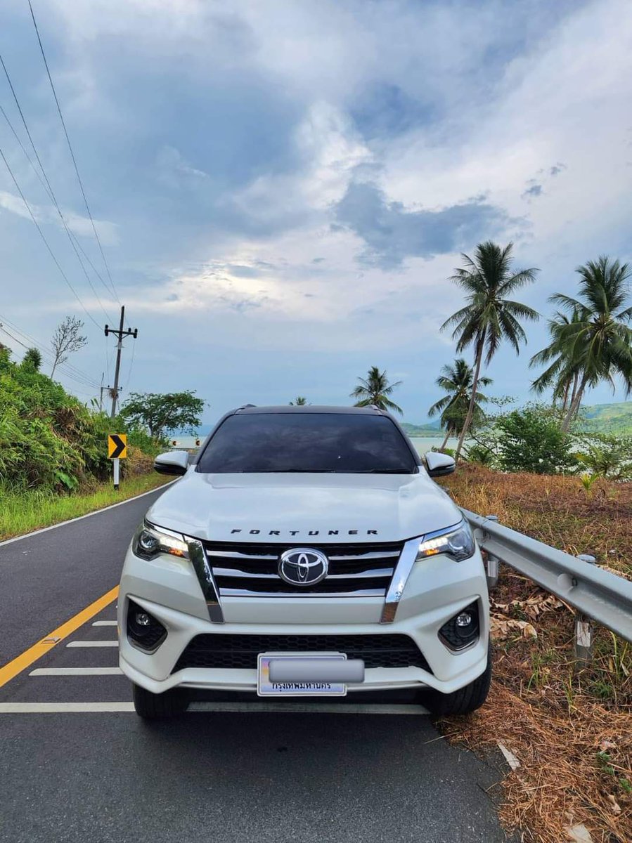 bow_benjawan's tweet photo. "Toyota Fortuner "
 รถปี 2018 7 ที่นั่ง สีขาวหลังคาดำ TRD แบบ 4x4 ขับเคลื่อน4ล้อ
  📌   ติดต่อ 0824159175
👉มีทั้งแบบรายวัน รายเดือน หรือรายสัปดาห์
👉รับส่งรถฟรี ที่สนามบินภูเก็ต/กระบี่ ไม่มีค่าใช้จ่าย
👉รถฆ่าเชื้อก่อนส่งมอบทุกคัน
👉รถมีประกันทุกคัน
#รถเช่าราคาถูก  #รถเช่าภูเก็ต https://t.co/mrdbrdOlnw