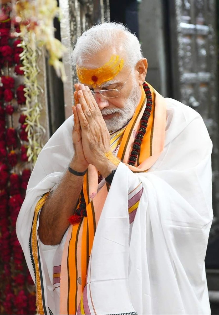 नये भारत के महान शिल्पकार, अपने अद्वितीय नेतृत्व और समर्पण से देश को उन्नति और समृद्धि के पथ पर अग्रसर करने वाले आदरणीय प्रधानमंत्री श्री <a href="/narendramodi/">Narendra Modi</a> जी को जन्मदिन की हार्दिक बधाई एवं शुभकामनाएं। 
प्रभु श्री राम जी से प्रार्थना है कि वे आपको स्वस्थ, सुखी और दीर्घायु जीवन प्रदान