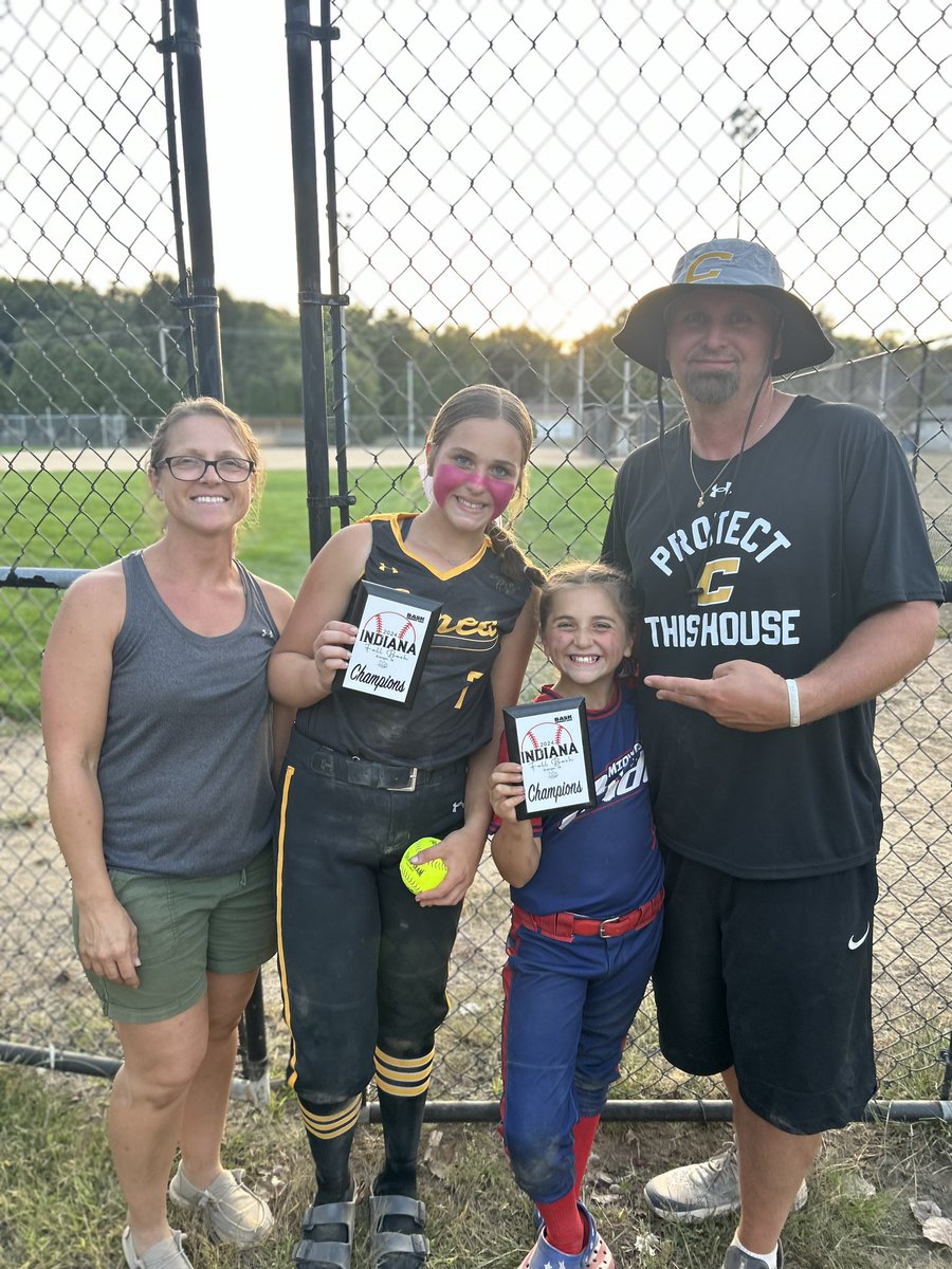 SheaCrawford28's tweet image. What a weekend for @CanesGL2K10!! We played in the Fall Bash 16/18u high school division and won!! Really loving this team and we are just getting started! My little sister’s 9u team won the 10u division too!! 🖤💛🥎🥎