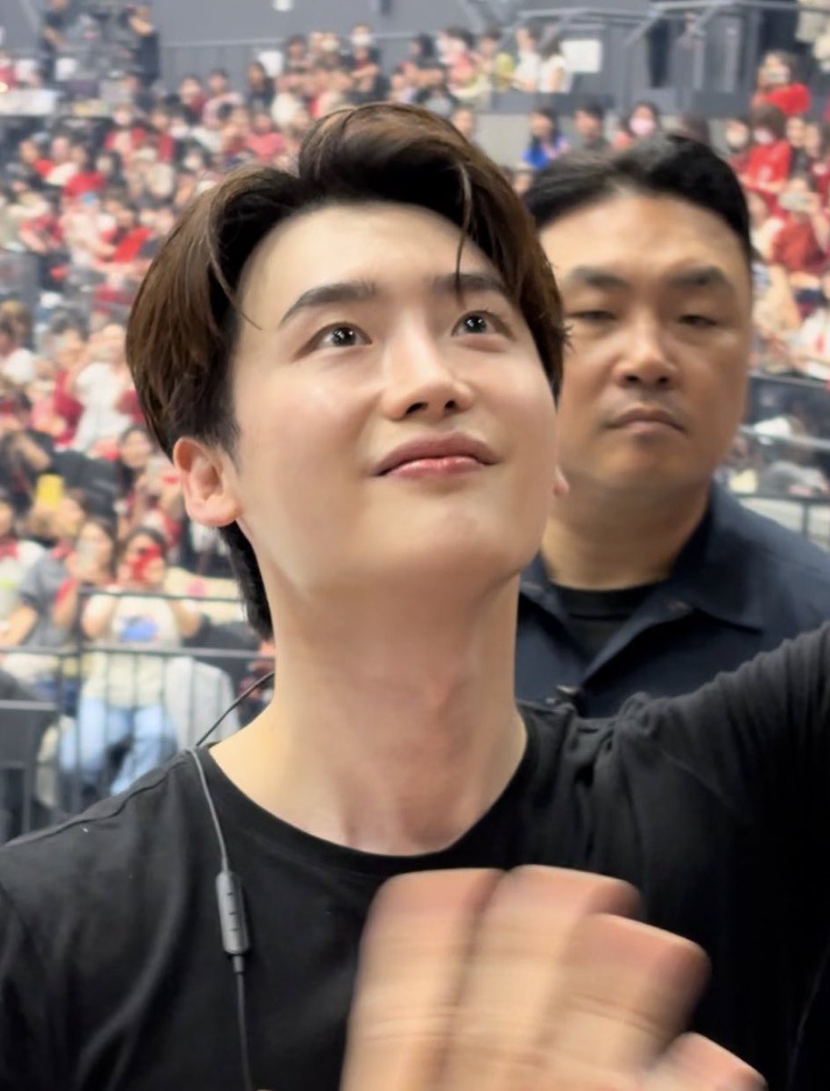 sukcalm's tweet photo. Bro give us your skincare routine https://t.co/KEbu5bbL4O