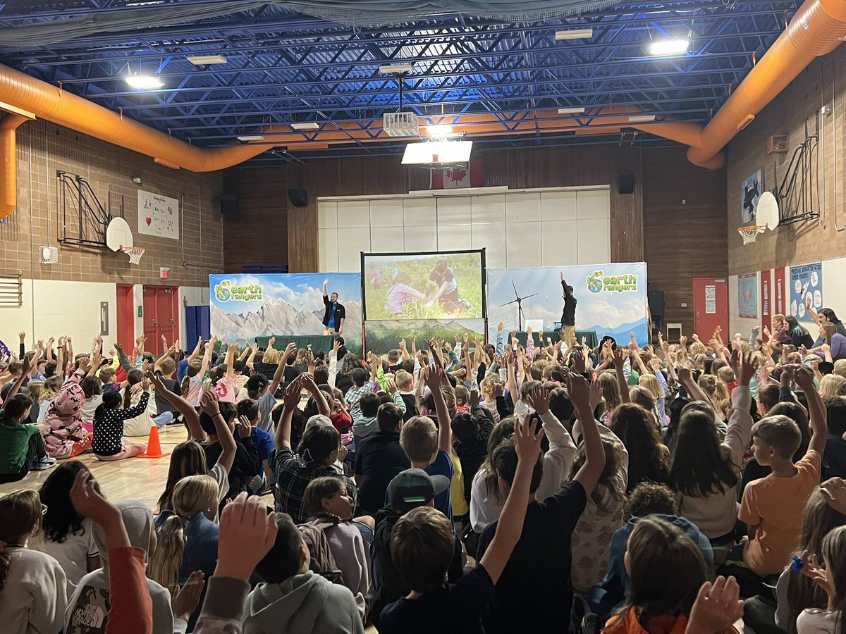 Our friends from <a href="/EarthRangers/">Earth Rangers/Éco Héros 🐸🌎</a> were here today for another exciting and engaging presentation empowering students to become environmental leaders! 

All eyes were on our presenters and their real, live, animal cohosts!
