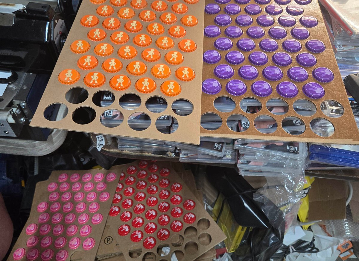 VGNYSoft's tweet image. Preparing packaging, so you can have the quality we all want.
#popslinger #indieproduction #extraedition #nindies #physicalgames