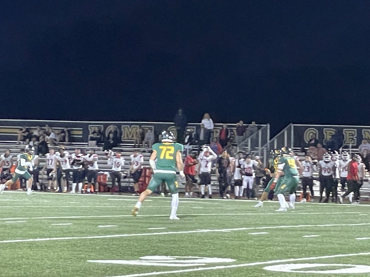 Staff Appreciation Night last Friday. Thanks to <a href="/ElkGroveFB/">Elk Grove Football</a> for hosting this event and to Charlton and Martín for asking this Señora.
💚💛🏈
Me siento muy agradecida y súper orgullosa. También feliz de compartir el momento con mi hija. 

#ProudMaestra
