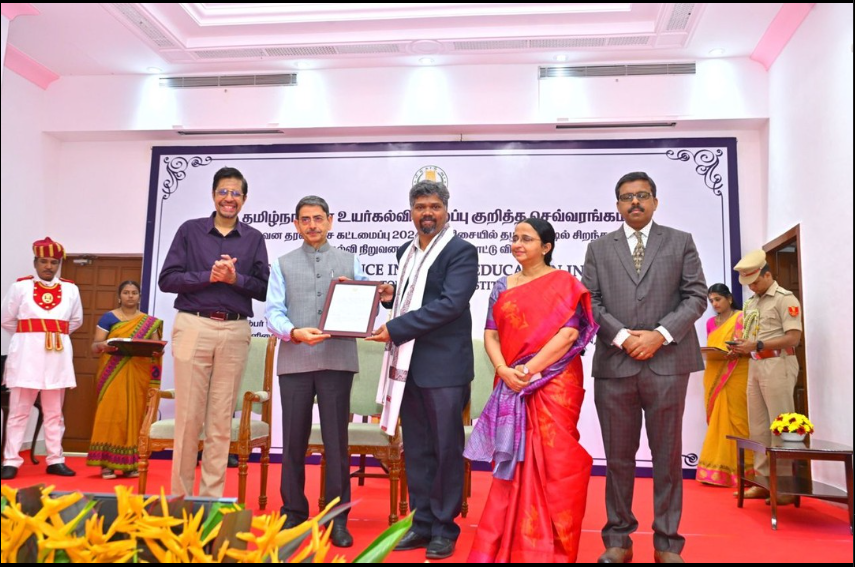PinkSdc's tweet image. the Honorable Governor of Tamil Nadu, R.N. Ravi, honored Prof. Dr. S. Suresh Kumar, Vice Chancellor, and Dr. Sheeja Varghese, Registrar of Saveetha Institute of Medical and Technical Sciences (SIMATS), for securing the prestigious 1st rank in the NIRF Ranking 2024. #saveetha