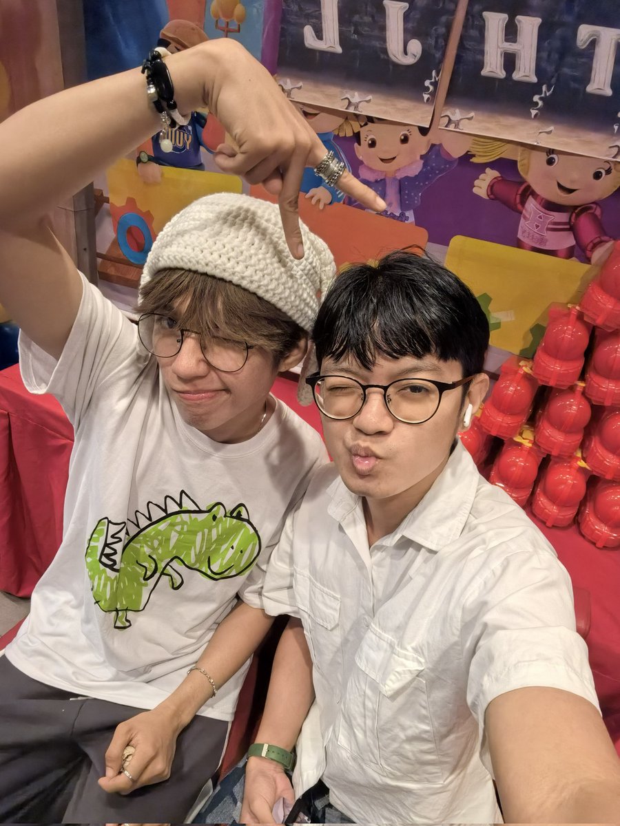 iamjpuff's tweet photo. love you @jlgasparr 🤟🏻 https://t.co/RQhgIKLXog