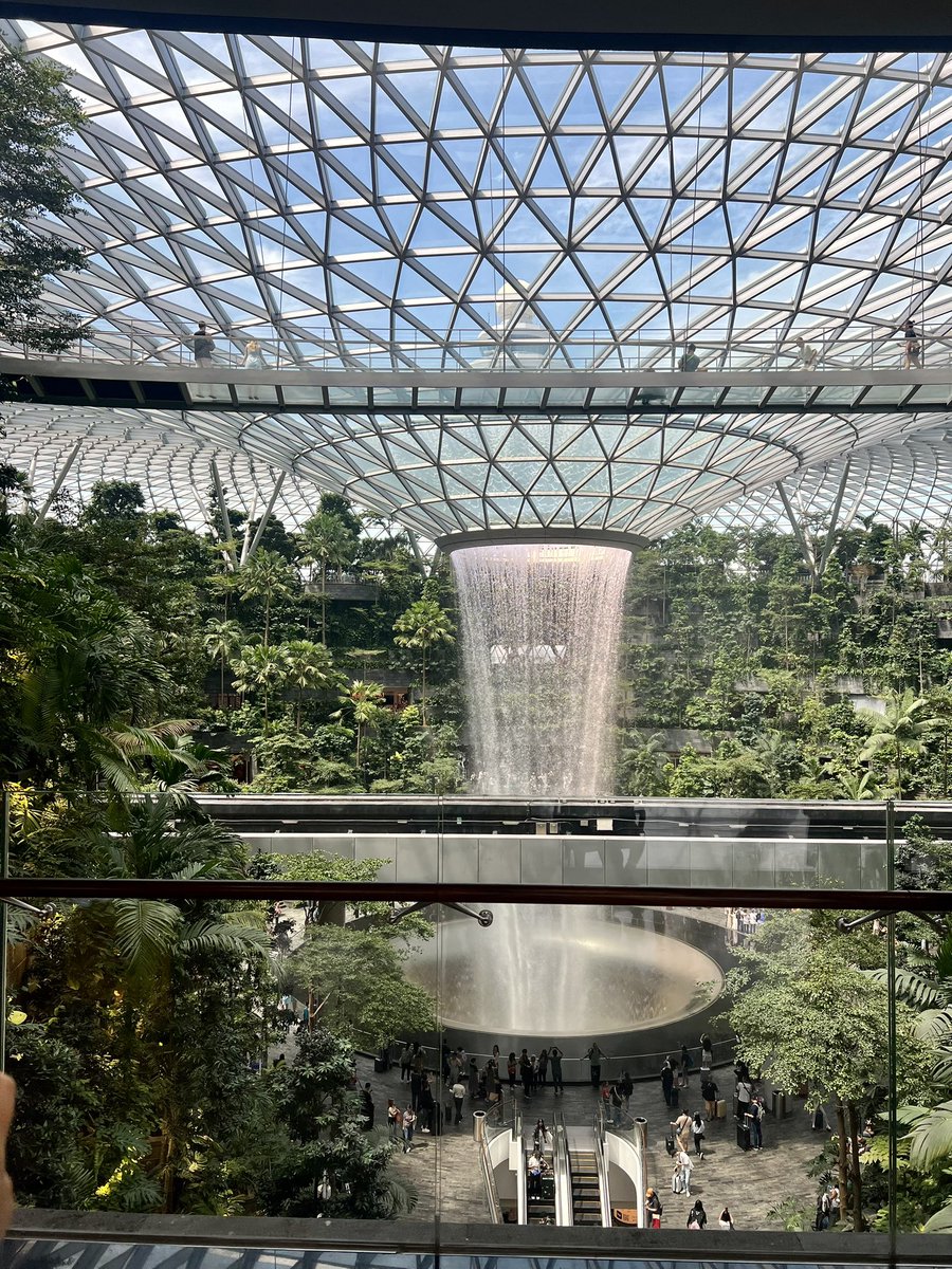 iG3_ai's tweet image. GM from @gam3_ai community to Singapore 🇸🇬🤍🧡 #Gam3 #Token2049 #Token2049singapore #TOKEN2049Week