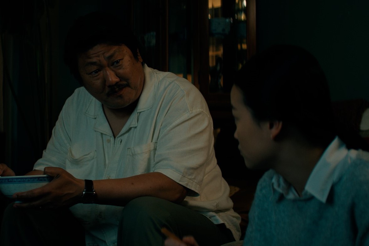Sahamongkolfilm's tweet image. “เขาแทบจะเป็นเหมือนพ่อของฉันในชีวิตจริง ให้คำแนะนำเยอะมาก ฉันเป็นแฟนตัวยงเขามาตั้งแต่เด็ก พอรู้ว่าเขาเล่นเป็นพ่อ ฉันก็แบบ ‘อะไรนะ นี่มันบ้าชะมัด’ เขาเป็นคนที่ยอดเยี่ยมมาก”

บทสัมภาษณ์คัลลินา เหลียงที่เดียวในไทย&amp;gt;
beartai.com/buzz/1424063

#BadGenius #แบดจีเนียส
วันนี้ ในโรงภาพยนตร์