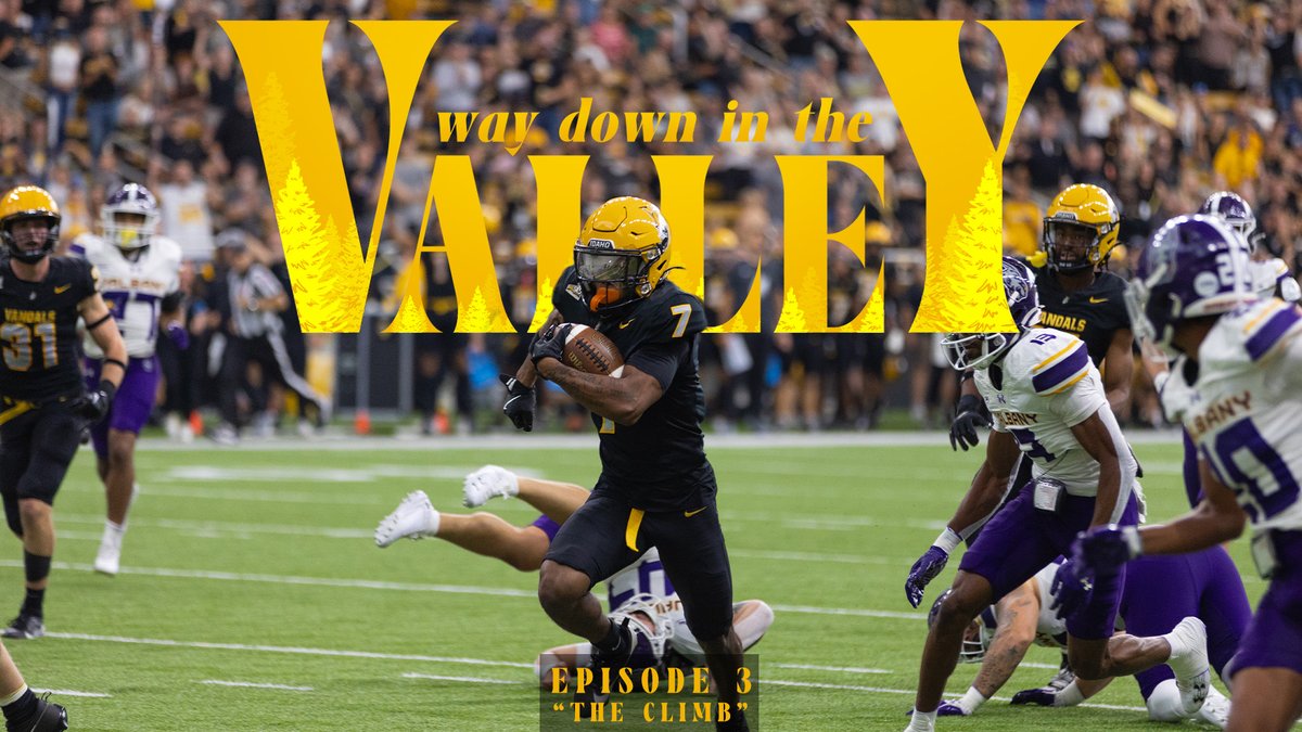 VandalsCreative's tweet photo. 8:45pm PST. 

🔗: https://t.co/P7OzT4sCXK
🔗: @VandalFootball 
🔗: https://t.co/FalLWWP2qM
🔗: https://t.co/gq5TwDMMAp

#GoVandals https://t.co/4t8soRUaQo