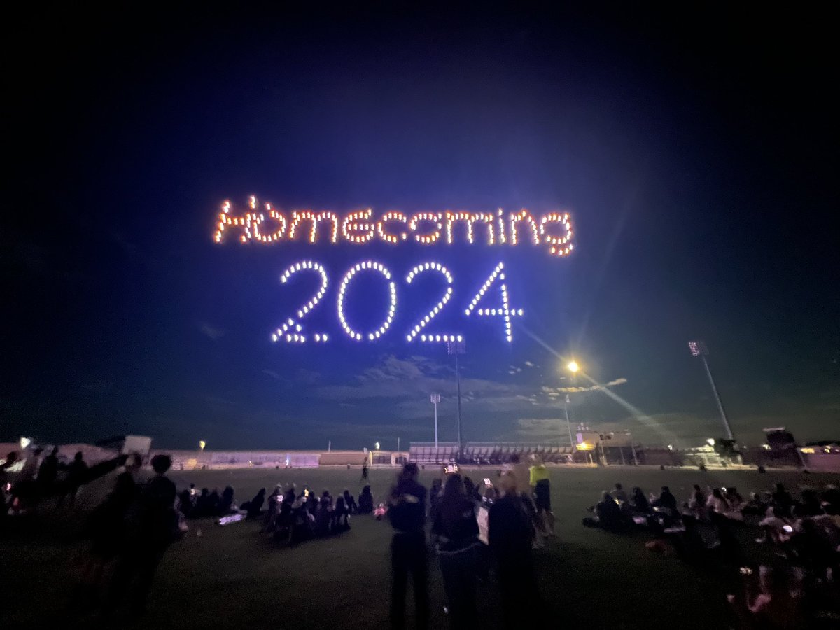 ErieHSAthletics's tweet photo. Thank you, Erie community, for a great kickoff to our Homecoming Week! We had a blast celebrating with everyone on campus.  

A big thank you to the @SVVSD drone performance team for the incredible light show to end the evening! @TigersPrincipal @DPerfettiDeany @SVVSDsupt https://t.co/rbj0Lp6jK1