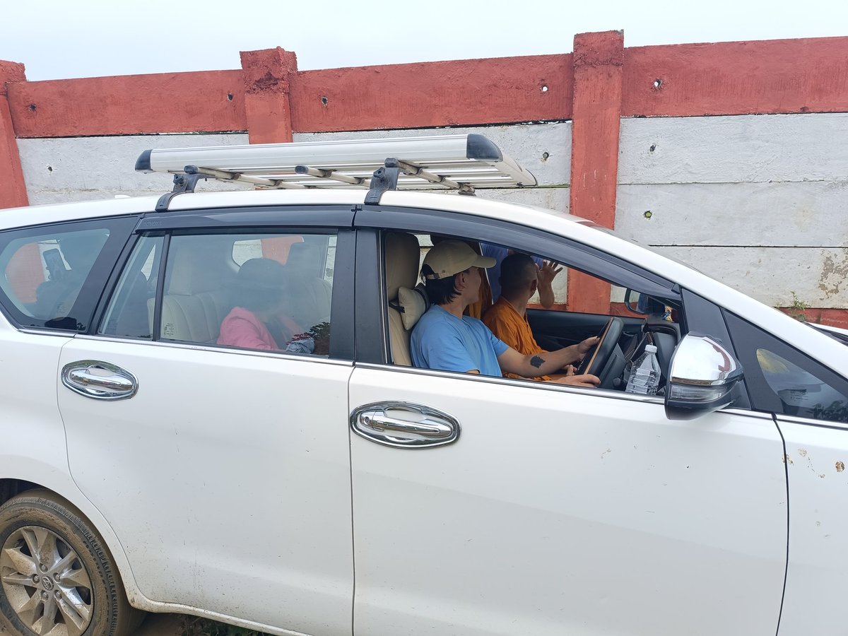 OxbridgeKaran's tweet photo. @drmdhnecr 
महोदय देखिये Gurpa रेलवे Station रोड का हाल कम से कम रपेरिंग करवा देते तो ये हाल नहीं होता https://t.co/0U1yc83MfN