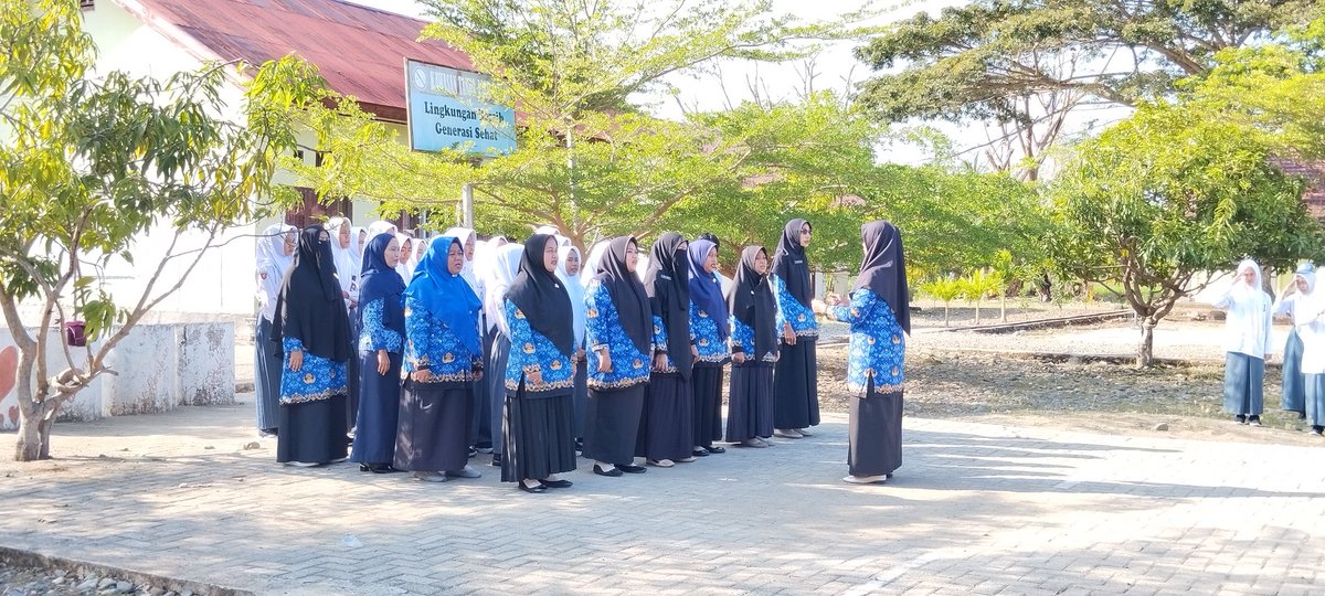 smkn5luwu's tweet photo. Pengibaran bendera Merah Putih dalam rangka Hari Kesadaran Nasional 17 September 2024 @Disdik_Sulsel28 
#smkn5luwu
#smkbisahebat 
#disdiksulsel
#harikesadarannasional https://t.co/jipEB0dRXe
