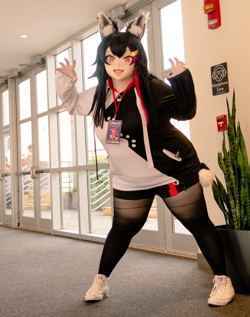 Havent posted anything kig related of mine in a long while. . . Lost motivation.

So here you go.

#hololive #cosplay #kigurumi #着ぐるみ #コスプレ #みおーん絵