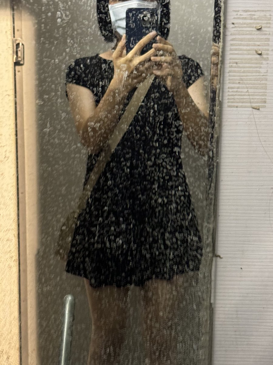 祝中秋佳節愉快
鏡子很髒 加減拍一下