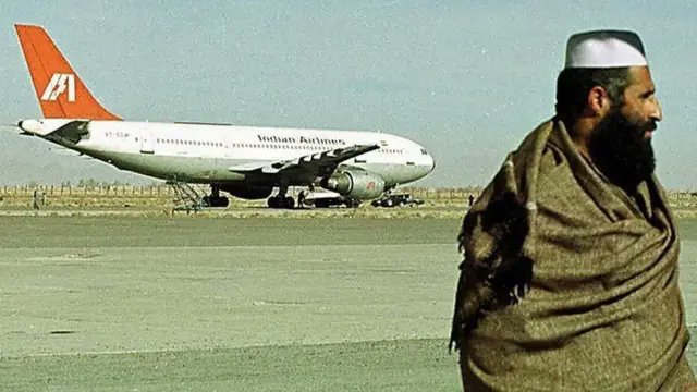 इन्डियन एयरलाइन फ्लाईट ८१६  अपहरण हुँदा नेपालको गृह मन्त्री पूर्ण बहादुर खड्का थिए भने आइजीपी प्रदिप शमशेर जबरा थिए। स्मरण रहोस् राजदरबार हत्याकाण्ड पनि प्रदिप शमशेर जबराकै पालामा भएको थियो भने त्यो बेला आर्मी चिफ प्रज्वल शमशेर जबरा थिए।  त्यसबेला एयरपोर्ट हेर्ने पुलिसको इन्चार्ज